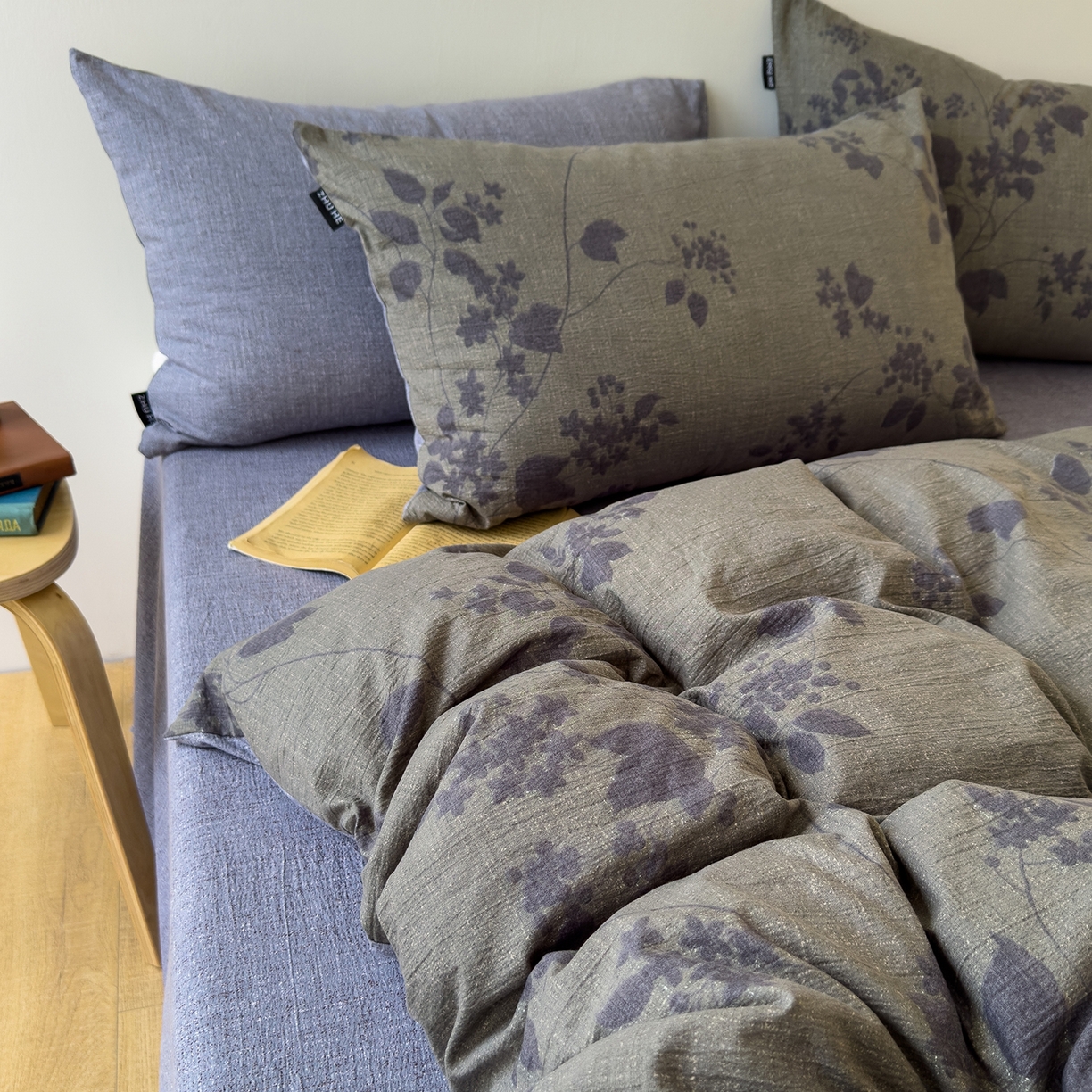 91家纺网 家纺一手货源 找家纺 竹合家纺 2025秋冬新品爆款加厚高克重复古风皱皱印花四件套 颂青时