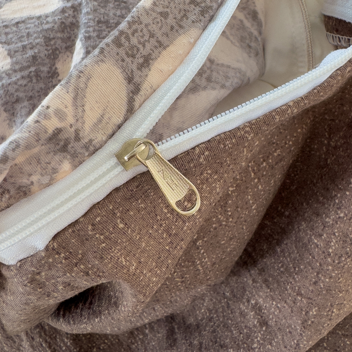 91家纺网 家纺一手货源 找家纺 竹合家纺 2025秋冬新品爆款加厚高克重复古风皱皱印花四件套 苍梧