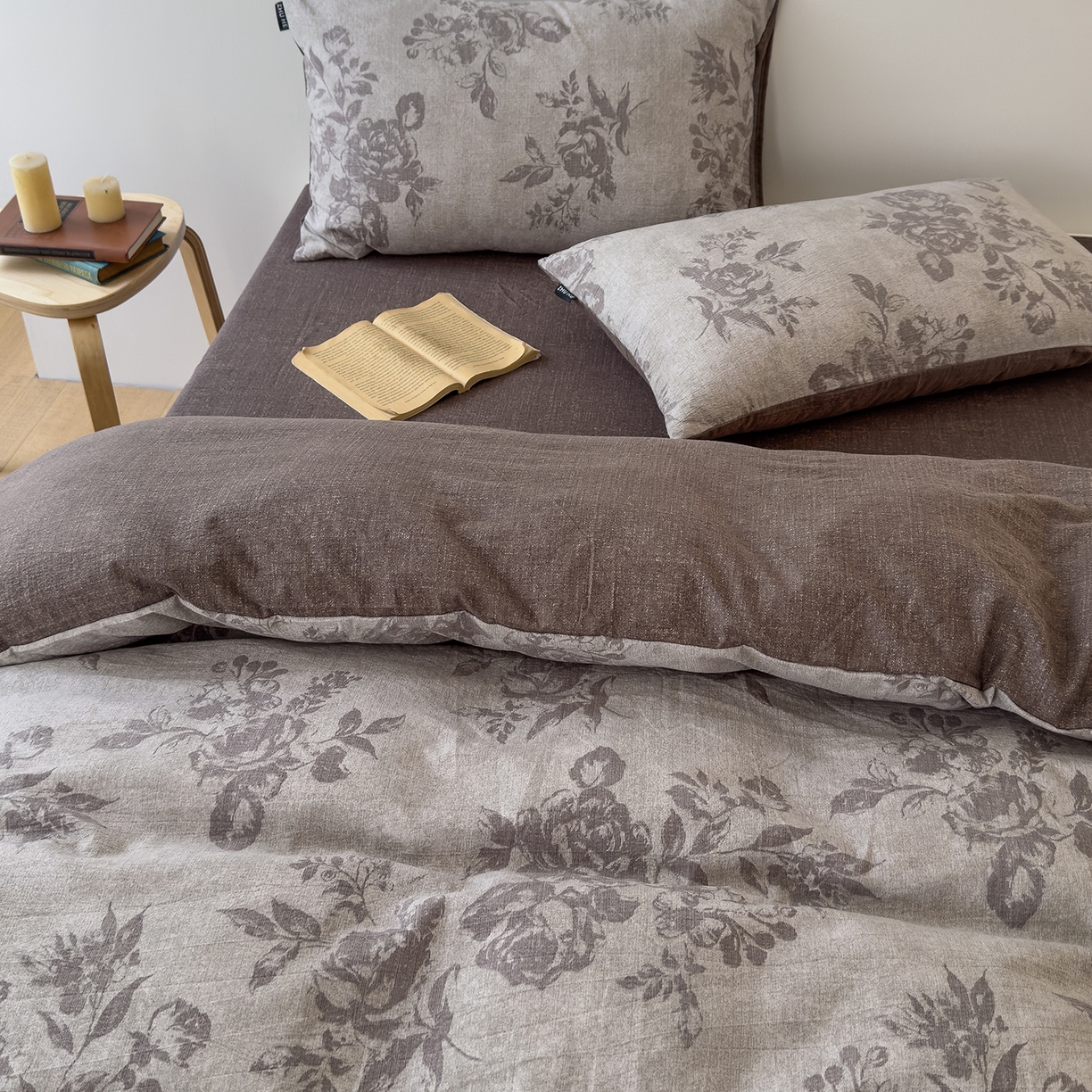 91家纺网 家纺一手货源 找家纺 竹合家纺 2025秋冬新品爆款加厚高克重复古风皱皱印花四件套 风木瑾-咖