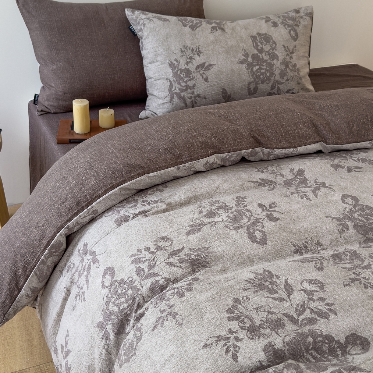 91家纺网 家纺一手货源 找家纺 竹合家纺 2025秋冬新品爆款加厚高克重复古风皱皱印花四件套 风木瑾-咖