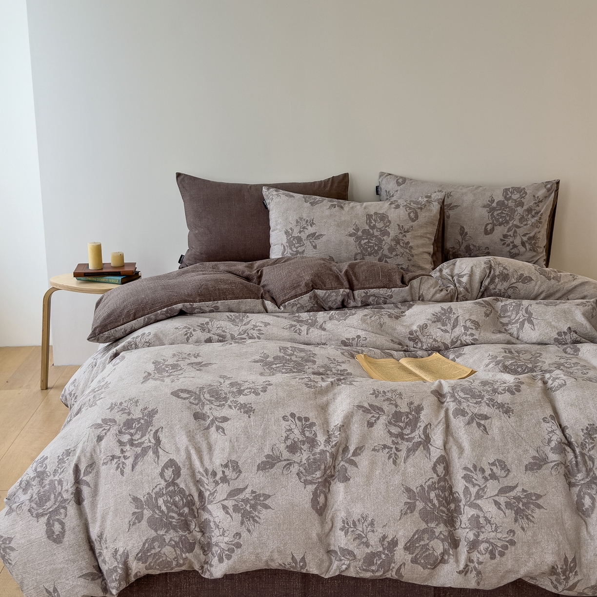 91家纺网 家纺一手货源 找家纺 竹合家纺 2025秋冬新品爆款加厚高克重复古风皱皱印花四件套 风木瑾-咖