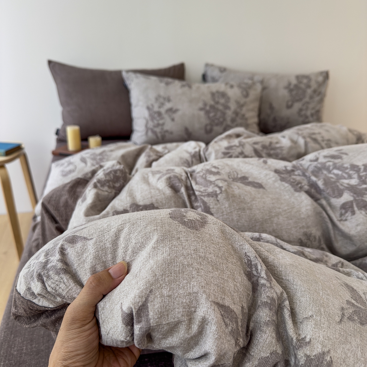 91家纺网 家纺一手货源 找家纺 竹合家纺 2025秋冬新品爆款加厚高克重复古风皱皱印花四件套 风木瑾-咖