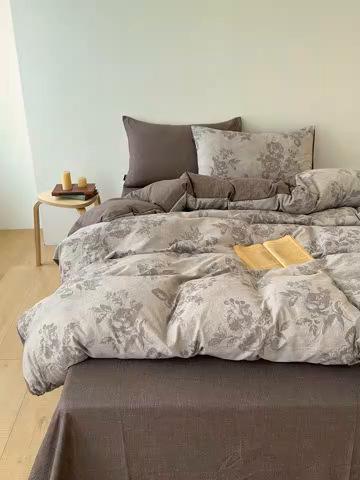 91家纺网 家纺一手货源 找家纺 竹合家纺 2025秋冬新品爆款加厚高克重复古风皱皱印花四件套 风木瑾-咖