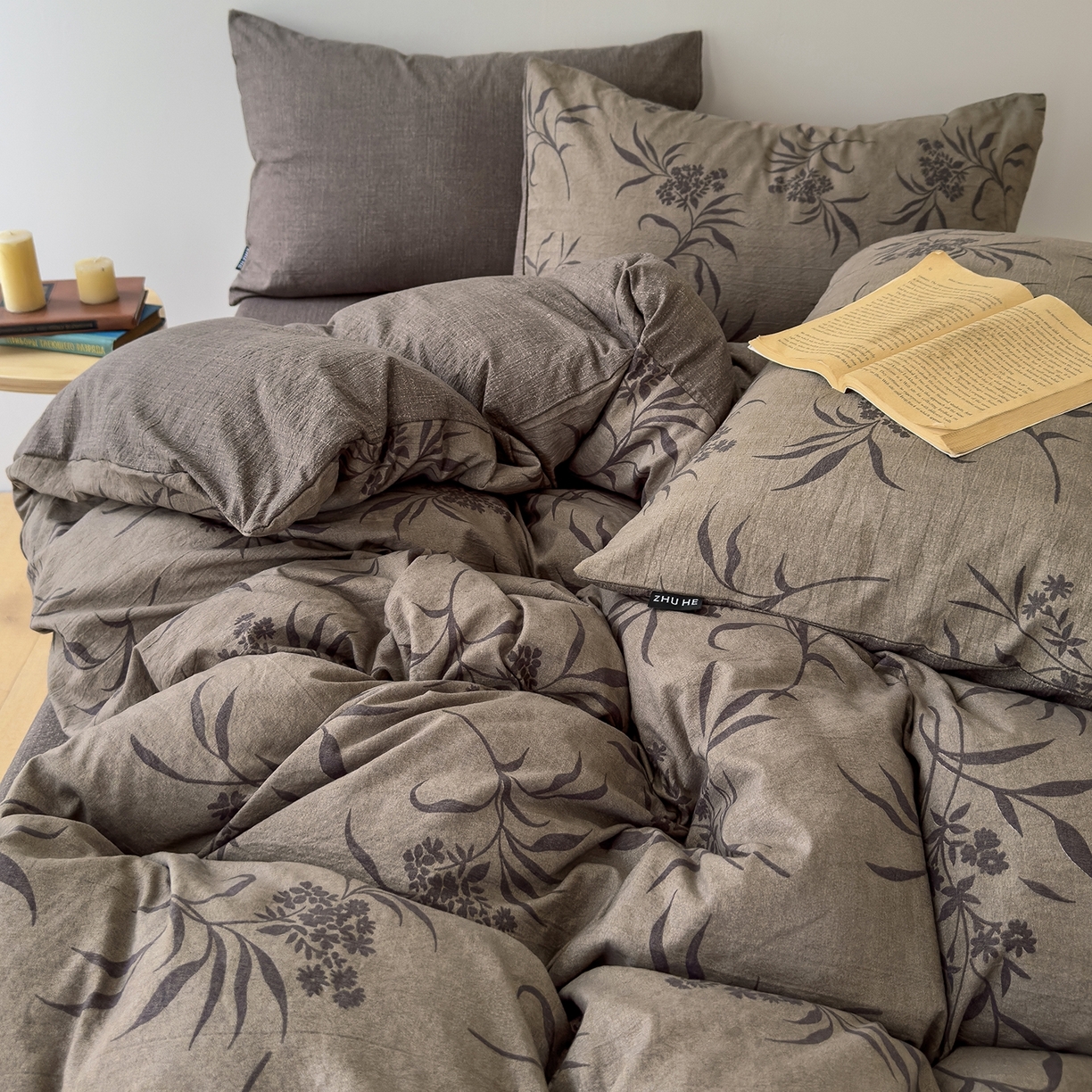 91家纺网 家纺一手货源 找家纺 竹合家纺 2025秋冬新品爆款加厚高克重复古风皱皱印花四件套 玉茗