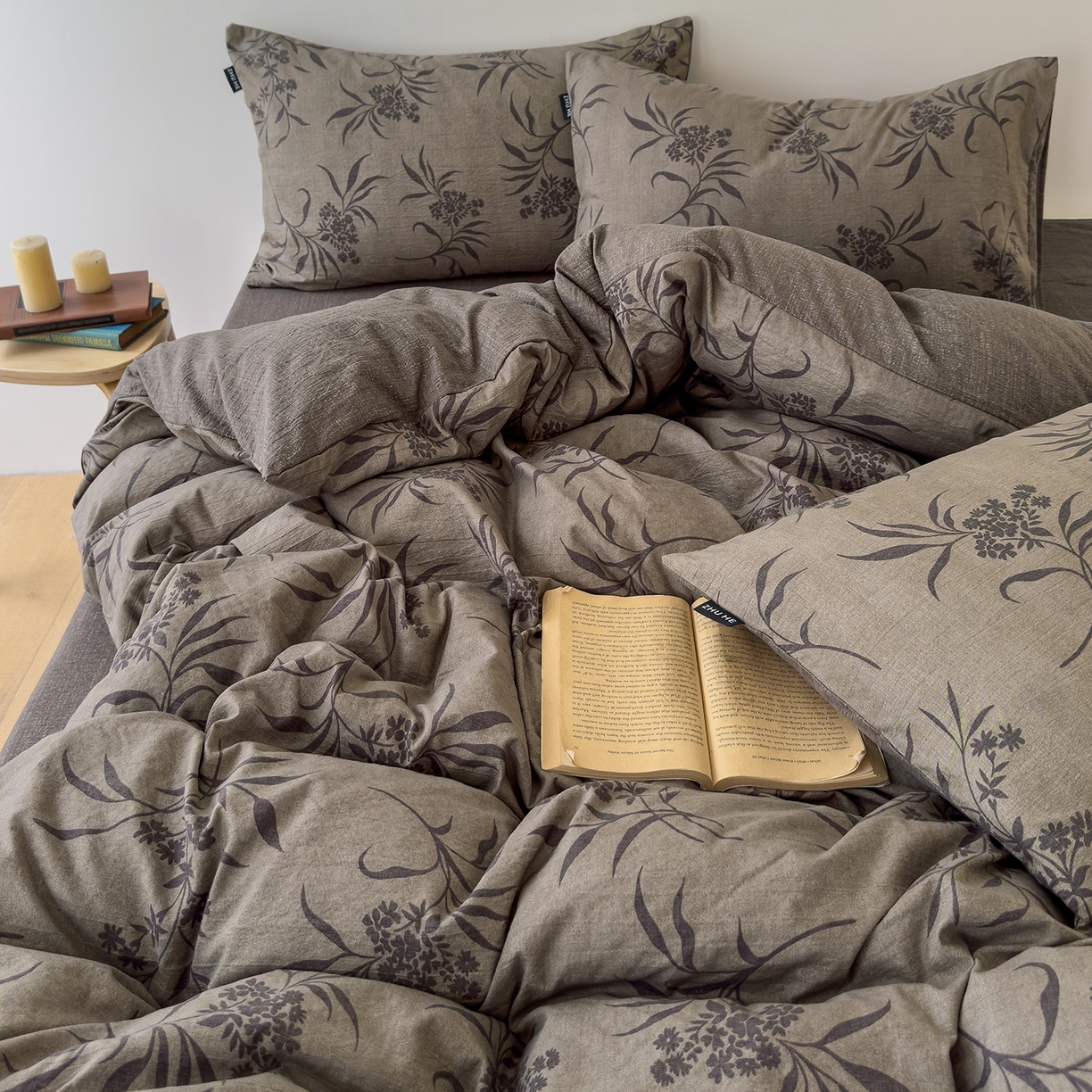 91家纺网 家纺一手货源 找家纺 竹合家纺 2025秋冬新品爆款加厚高克重复古风皱皱印花四件套 玉茗