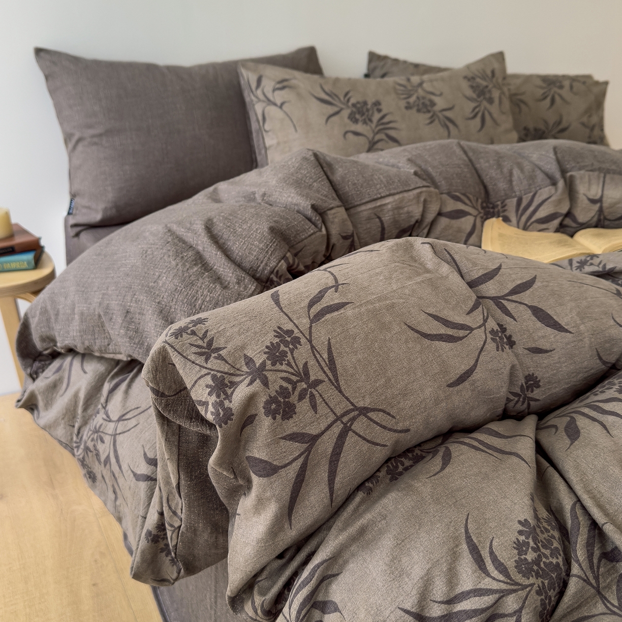 91家纺网 家纺一手货源 找家纺 竹合家纺 2025秋冬新品爆款加厚高克重复古风皱皱印花四件套 玉茗