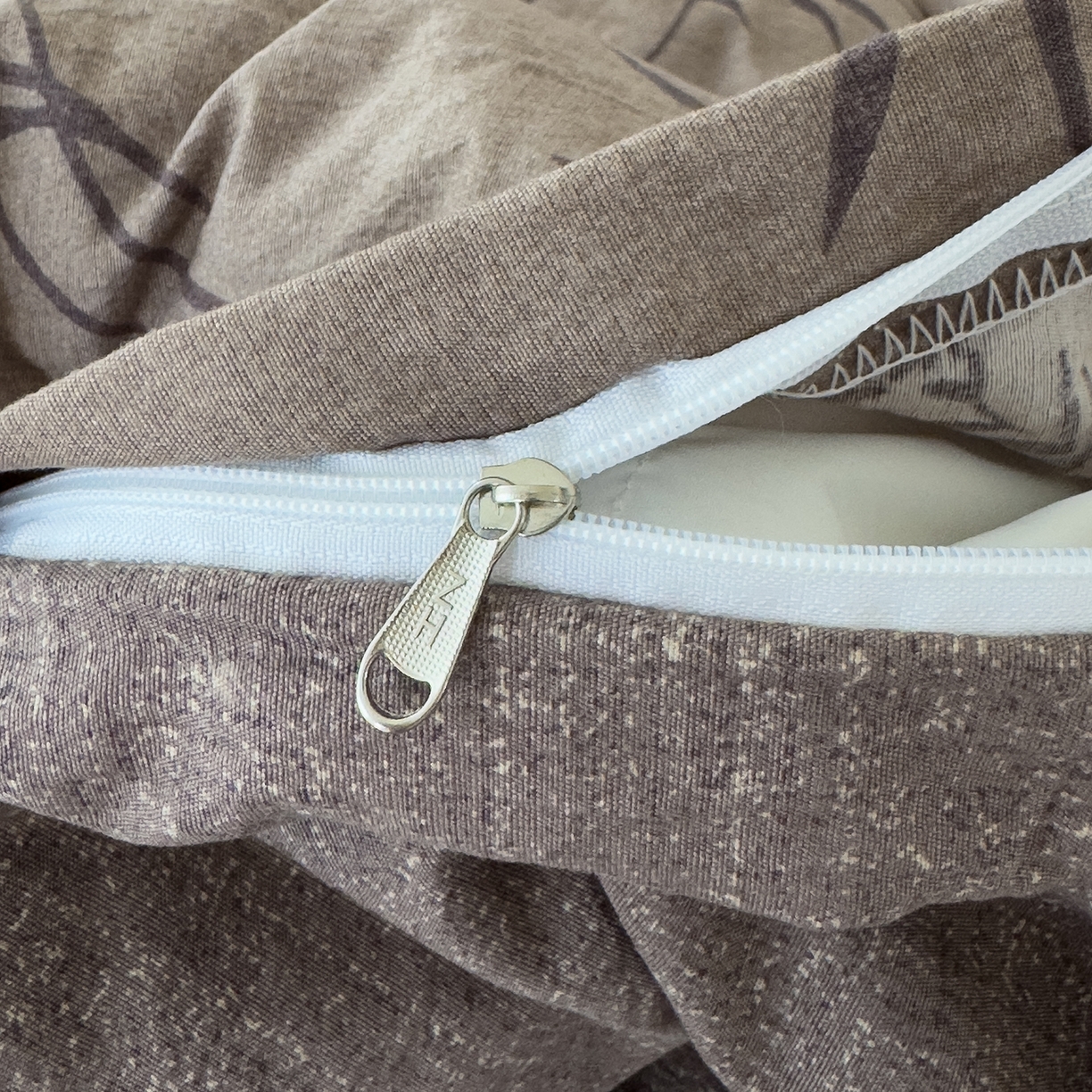 91家纺网 家纺一手货源 找家纺 竹合家纺 2025秋冬新品爆款加厚高克重复古风皱皱印花四件套 玉茗