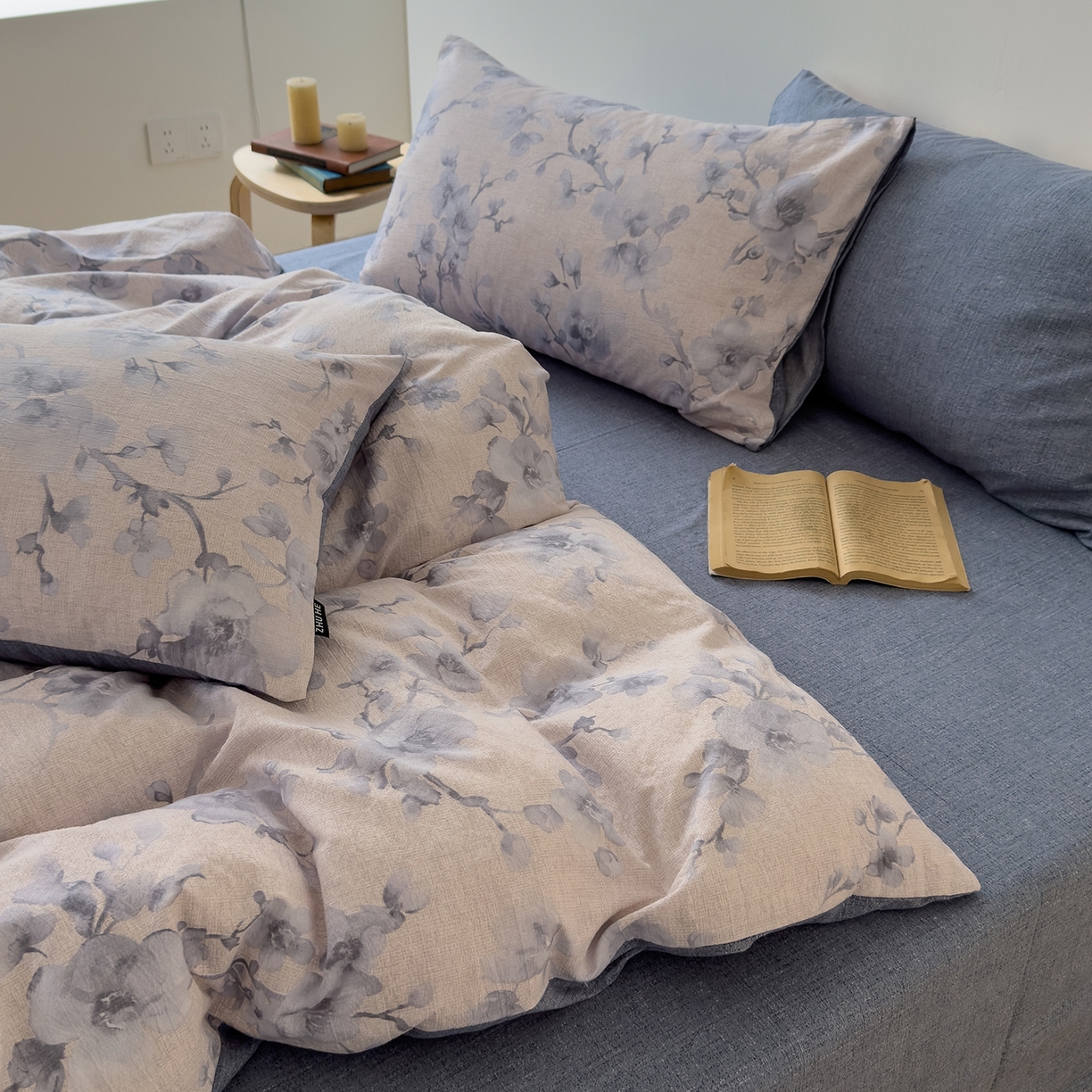 91家纺网 家纺一手货源 找家纺 竹合家纺 2025秋冬新品爆款加厚高克重复古风皱皱印花四件套 慕雪-灰