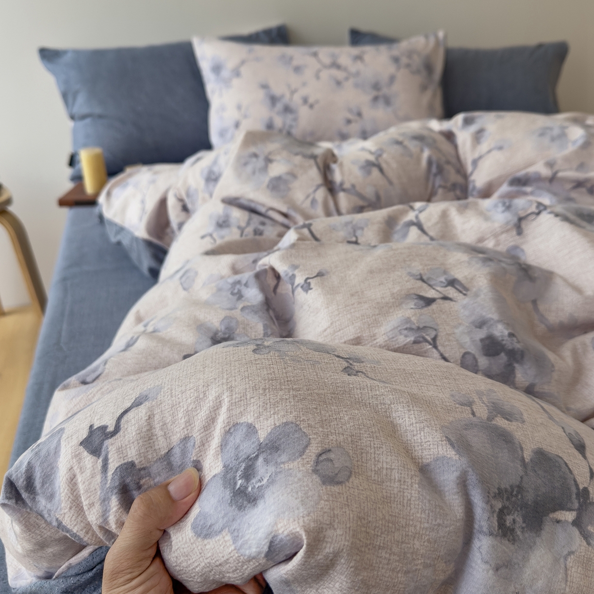 91家纺网 家纺一手货源 找家纺 竹合家纺 2025秋冬新品爆款加厚高克重复古风皱皱印花四件套 慕雪-灰