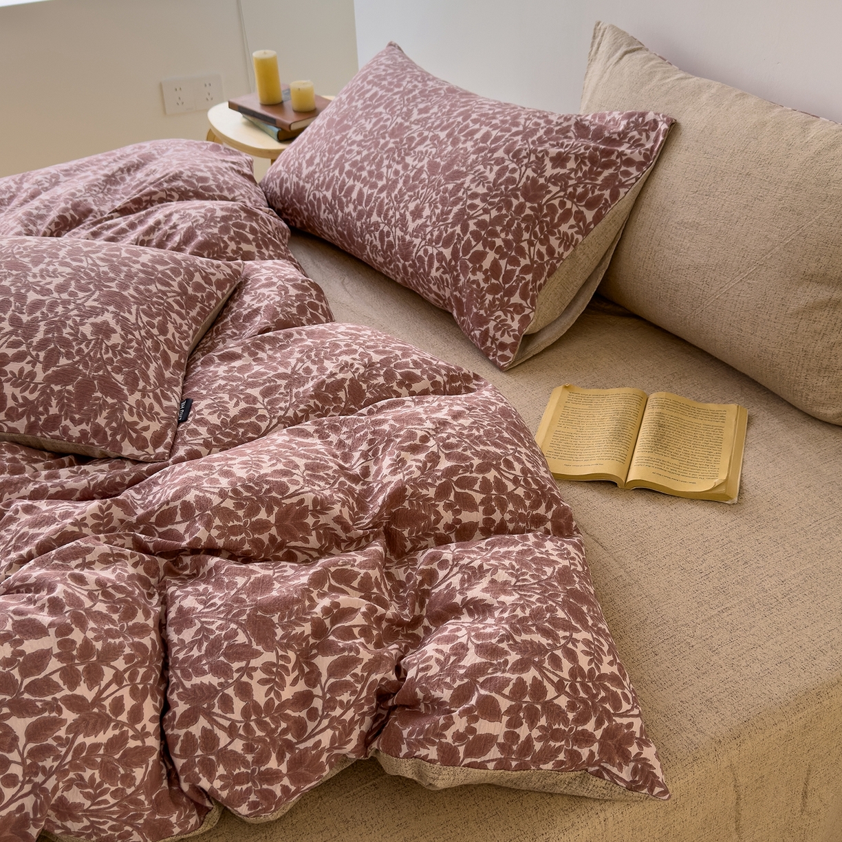 91家纺网 家纺一手货源 找家纺 竹合家纺 2025秋冬新品爆款加厚高克重复古风皱皱印花四件套 古奈-红