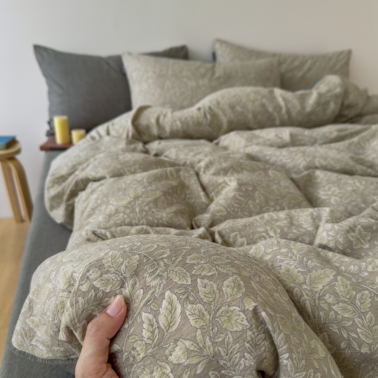 91家纺网 家纺一手货源 找家纺 竹合家纺 2025秋冬新品爆款加厚高克重复古风皱皱印花四件套 古奈-绿