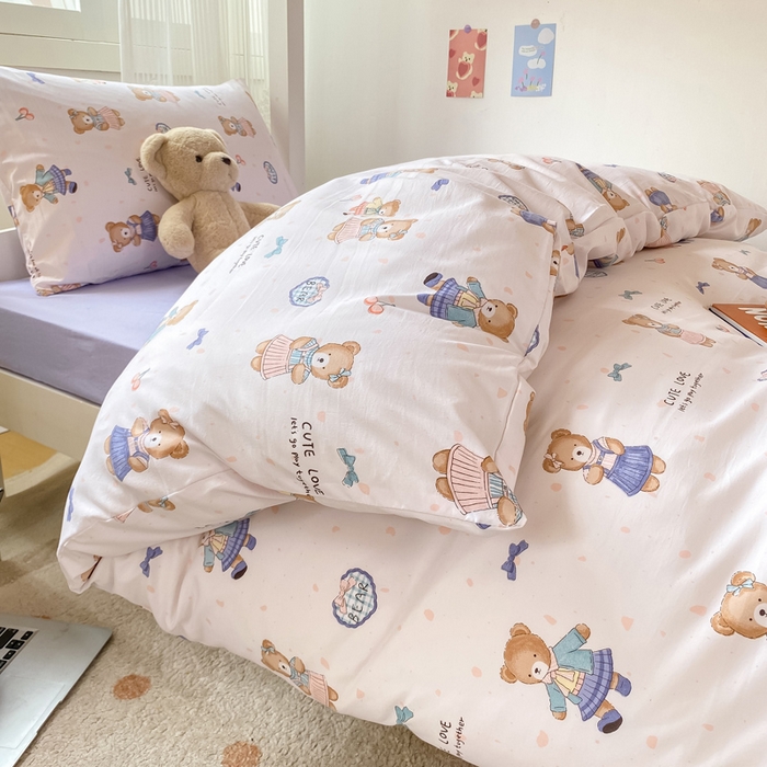 91家纺网 家纺一手货源 找家纺 芷凡家纺 2025新款水洗棉双层纱学生三件套四件套学生宿舍上下铺三件套 熊宝乐园