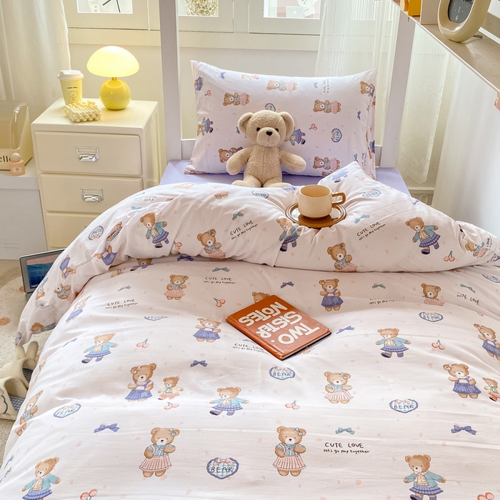 91家纺网 家纺一手货源 找家纺 芷凡家纺 2025新款水洗棉双层纱学生三件套四件套学生宿舍上下铺三件套 熊宝乐园