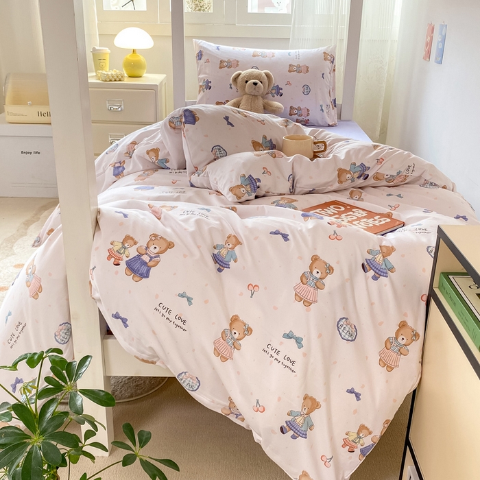 91家纺网 家纺一手货源 找家纺 芷凡家纺 2025新款水洗棉双层纱学生三件套四件套学生宿舍上下铺三件套 熊宝乐园