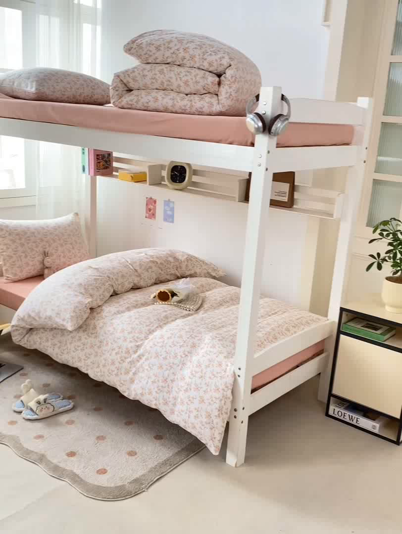 91家纺网 家纺一手货源 找家纺 芷凡家纺 2025新款水洗棉双层纱学生三件套四件套学生宿舍上下铺三件套 花恋