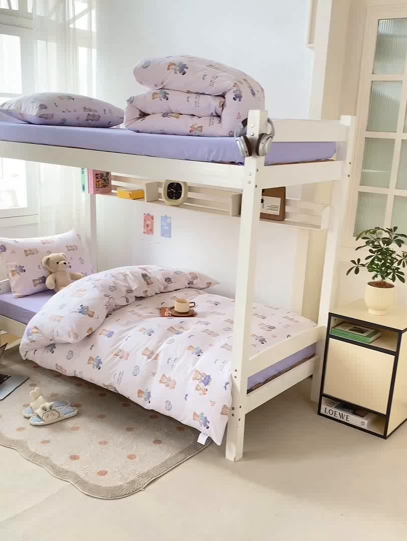 91家纺网 家纺一手货源 找家纺 芷凡家纺 2025新款水洗棉双层纱学生三件套四件套学生宿舍上下铺三件套 熊宝乐园