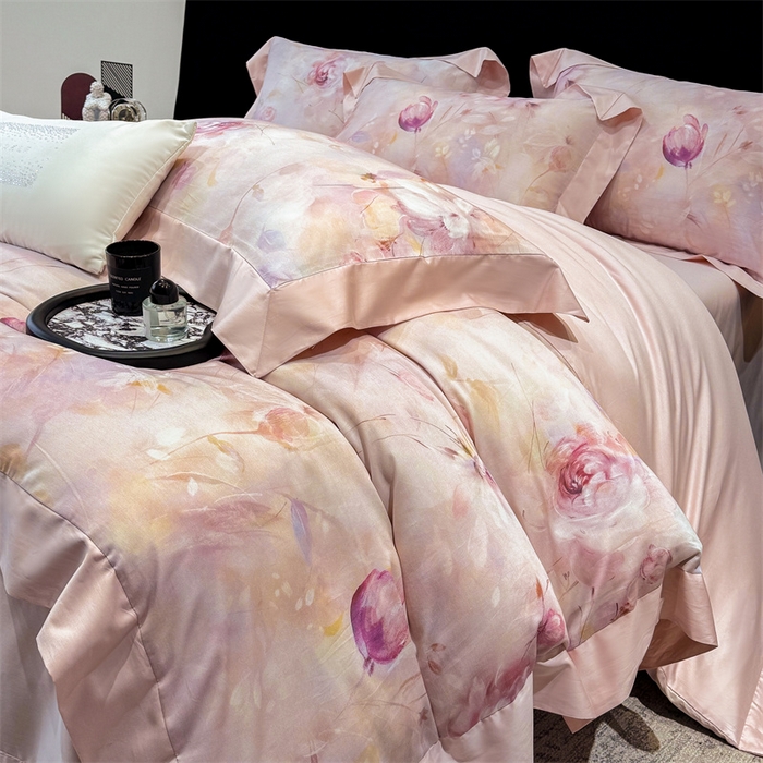 91家纺网 家纺一手货源 找家纺 绒棉世家 2025新款80S贡缎长绒棉拼角工艺数码印花四件套 含羞待放-粉