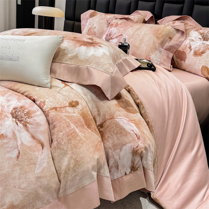 91家纺网 家纺一手货源 找家纺 绒棉世家 2025新款80S贡缎长绒棉拼角工艺数码印花四件套 花色依人-粉