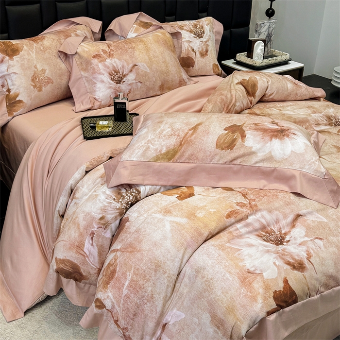 91家纺网 家纺一手货源 找家纺 绒棉世家 2025新款80S贡缎长绒棉拼角工艺数码印花四件套 花色依人-粉