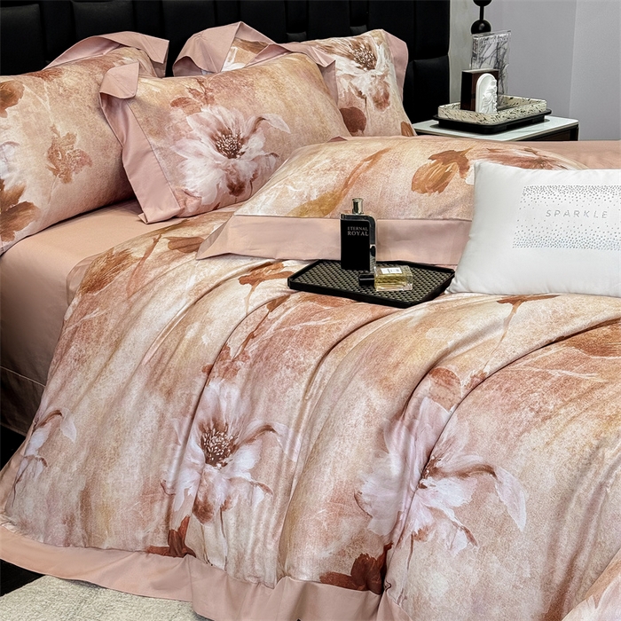 91家纺网 家纺一手货源 找家纺 绒棉世家 2025新款80S贡缎长绒棉拼角工艺数码印花四件套 花色依人-粉