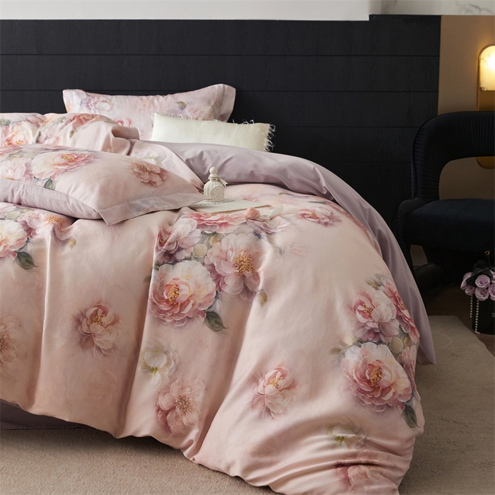 91家纺网 家纺一手货源 找家纺 绒棉世家 2025新款60贡缎数码印花长绒棉全棉四件套 绮梦花园-粉