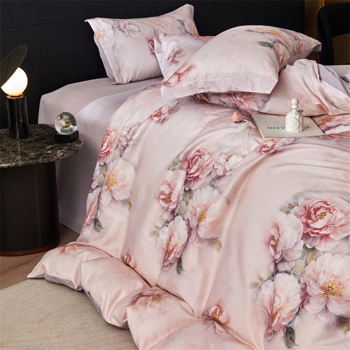 91家纺网 家纺一手货源 找家纺 绒棉世家 2025新款60贡缎数码印花长绒棉全棉四件套 绮梦花园-粉