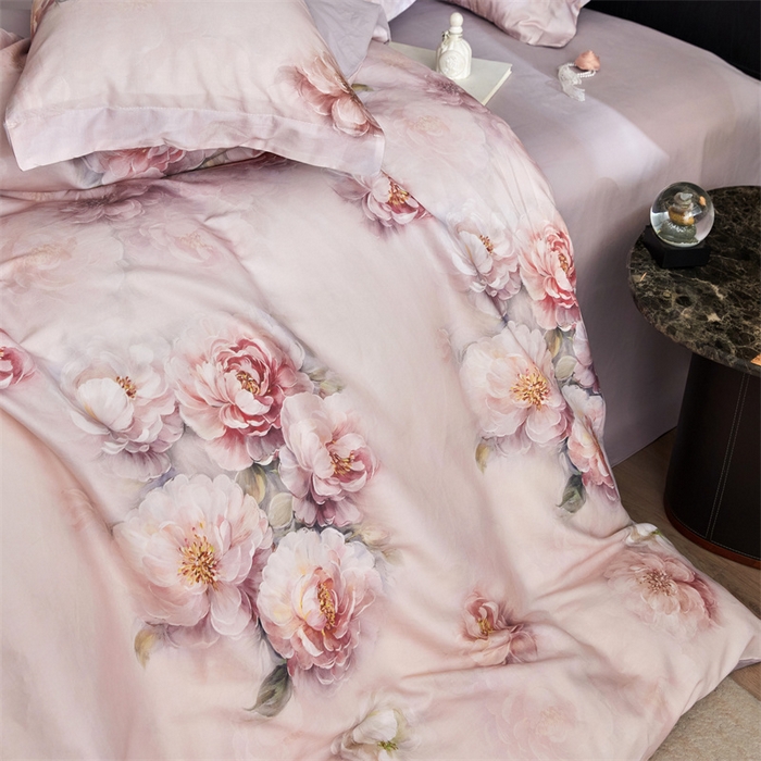 91家纺网 家纺一手货源 找家纺 绒棉世家 2025新款60贡缎数码印花长绒棉全棉四件套 绮梦花园-粉