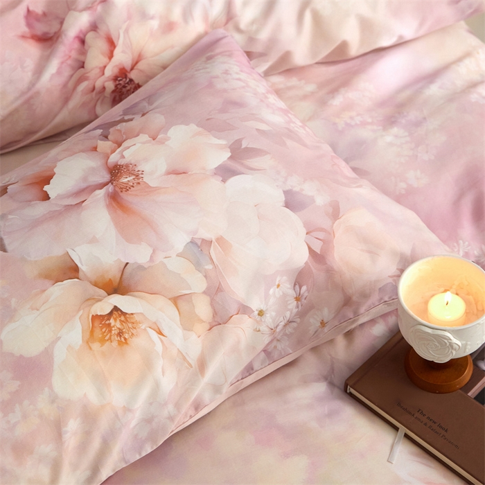 91家纺网 家纺一手货源 找家纺 绒棉世家 2025新款60贡缎数码印花长绒棉全棉四件套 繁花粉