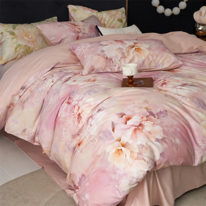 91家纺网 家纺一手货源 找家纺 绒棉世家 2025新款60贡缎数码印花长绒棉全棉四件套 繁花粉