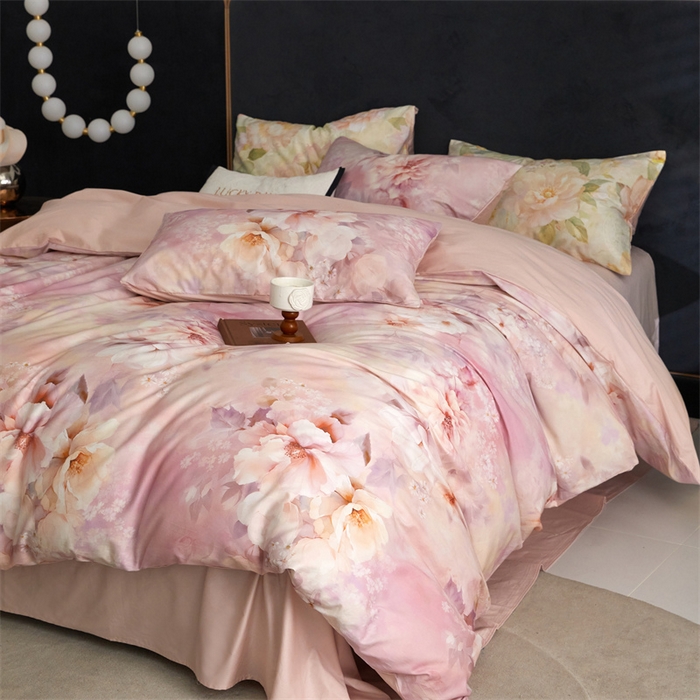 91家纺网 家纺一手货源 找家纺 绒棉世家 2025新款60贡缎数码印花长绒棉全棉四件套 繁花粉