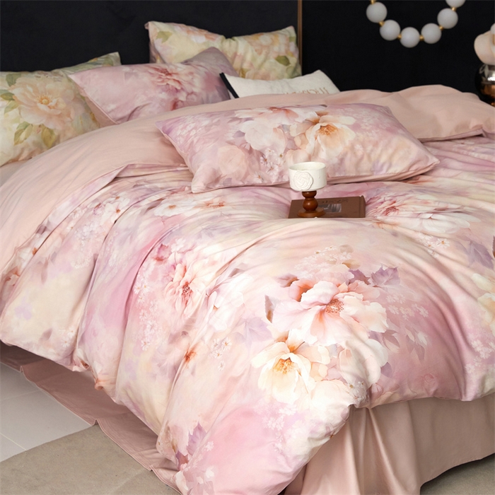 91家纺网 家纺一手货源 找家纺 绒棉世家 2025新款60贡缎数码印花长绒棉全棉四件套 繁花粉