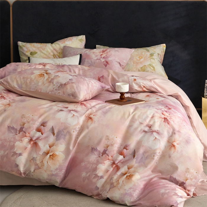 91家纺网 家纺一手货源 找家纺 绒棉世家 2025新款60贡缎数码印花长绒棉全棉四件套 繁花粉