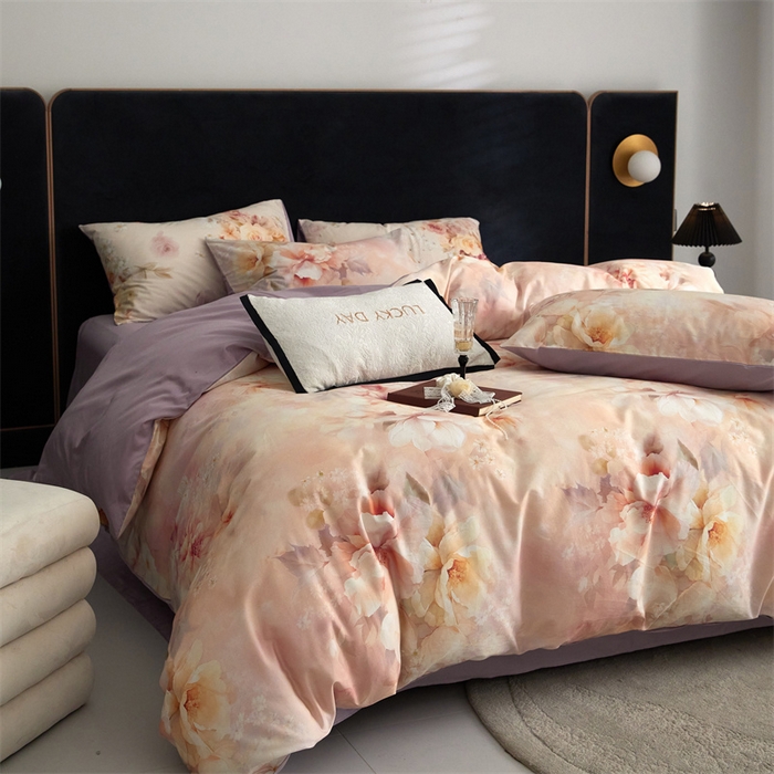 91家纺网 家纺一手货源 找家纺 绒棉世家 2025新款60贡缎数码印花长绒棉全棉四件套 繁花紫