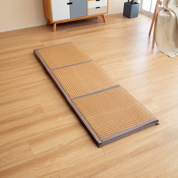 91家纺网 家纺一手货源 找家纺 北辰 2025新款席子凉席拼接地垫可折叠床垫床边垫打地铺神器 花样年华