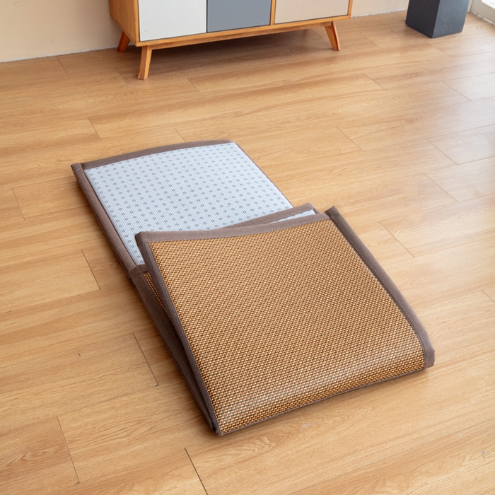 91家纺网 家纺一手货源 找家纺 北辰 2025新款席子凉席拼接地垫可折叠床垫床边垫打地铺神器 流金岁月