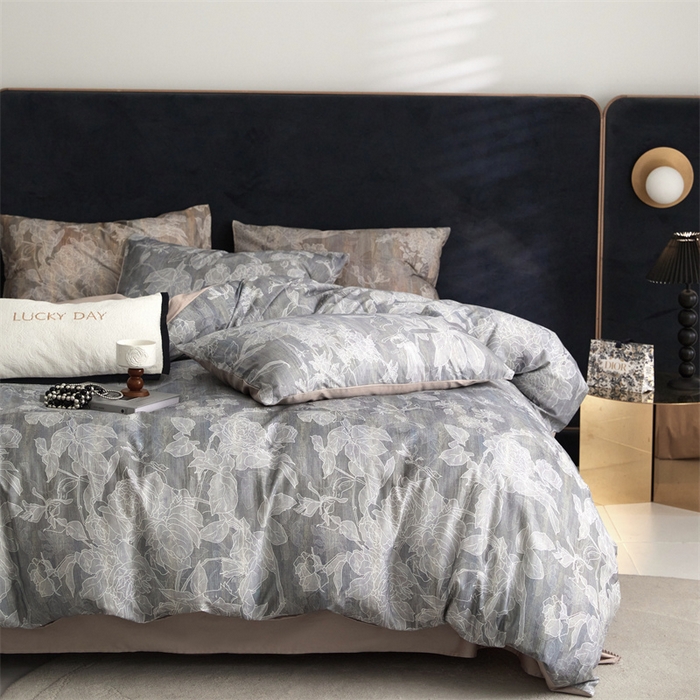 91家纺网 家纺一手货源 找家纺 绒棉世家 2025新款60贡缎数码印花长绒棉全棉四件套 秘境灰