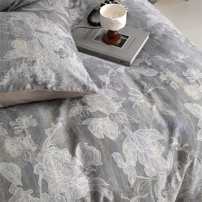 91家纺网 家纺一手货源 找家纺 绒棉世家 2025新款60贡缎数码印花长绒棉全棉四件套 秘境灰