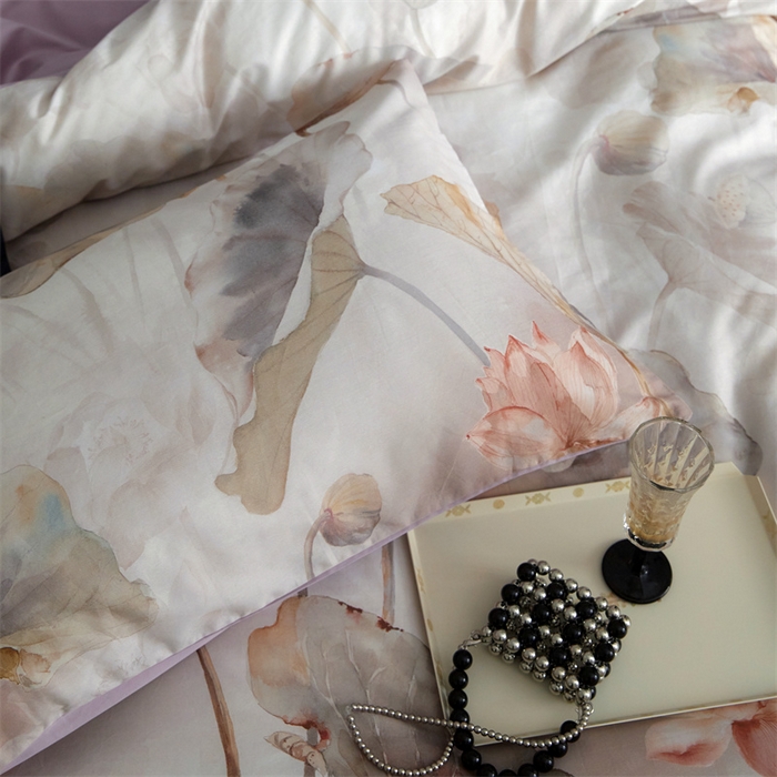 91家纺网 家纺一手货源 找家纺 绒棉世家 2025新款60贡缎数码印花长绒棉全棉四件套 且听风铃