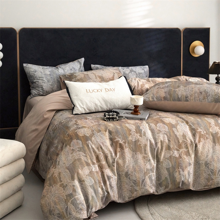 91家纺网 家纺一手货源 找家纺 绒棉世家 2025新款60贡缎数码印花长绒棉全棉四件套 远黛灰