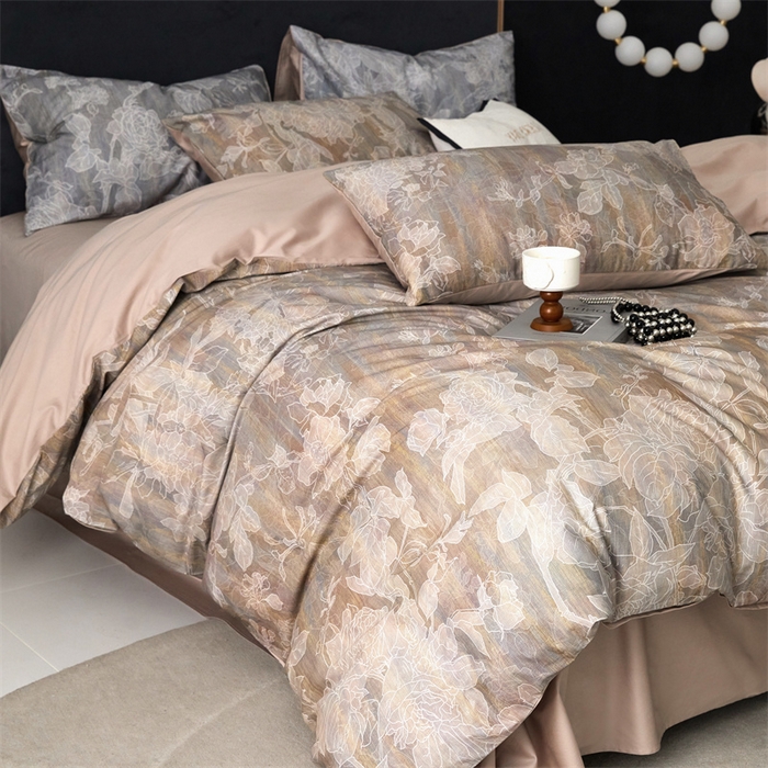 91家纺网 家纺一手货源 找家纺 绒棉世家 2025新款60贡缎数码印花长绒棉全棉四件套 远黛灰