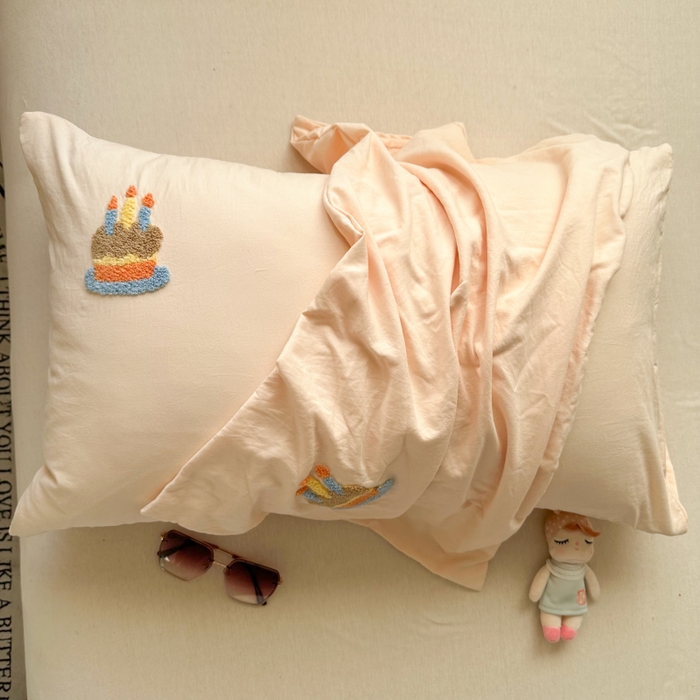 91家纺网 家纺一手货源 找家纺 （总）百寐 2025年学生季宿舍枕套毛巾绣非纯棉枕芯保护防尘套48*74cm