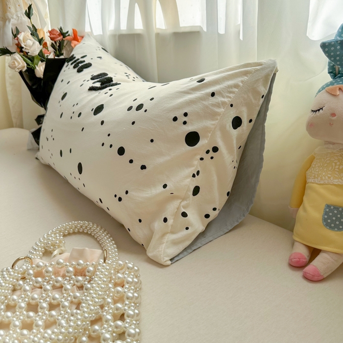 91家纺网 家纺一手货源 找家纺 百寐 2025年学生季宿舍枕套毛巾绣非纯棉枕芯保护防尘套48*74cm 斑点字母