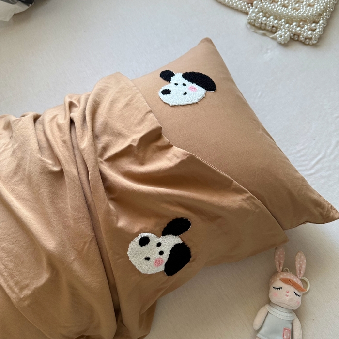 91家纺网 家纺一手货源 找家纺 百寐 2025年学生季宿舍枕套毛巾绣非纯棉枕芯保护防尘套48*74cm 咖啡狗狗