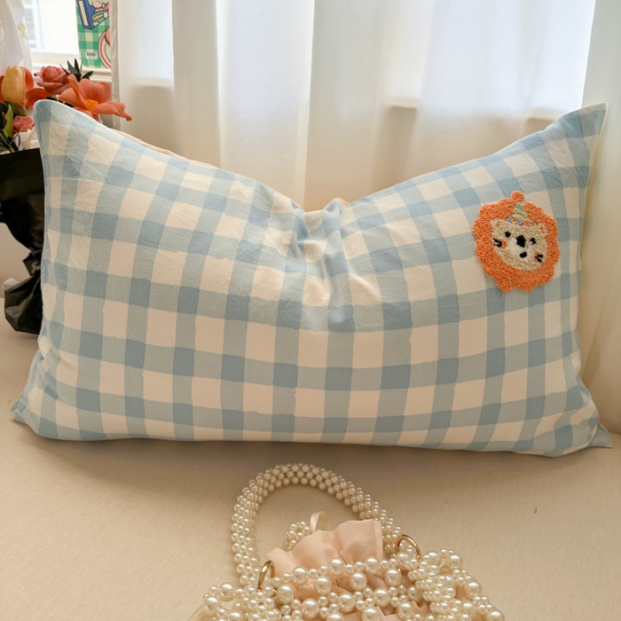 91家纺网 家纺一手货源 找家纺 百寐 2025年学生季宿舍枕套毛巾绣非纯棉枕芯保护防尘套48*74cm 蓝格狮子