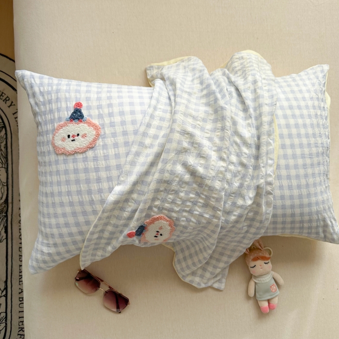 百寐 2025年学生季宿舍枕套毛巾绣非纯棉枕芯保护防尘套48*74cm 蓝格云朵