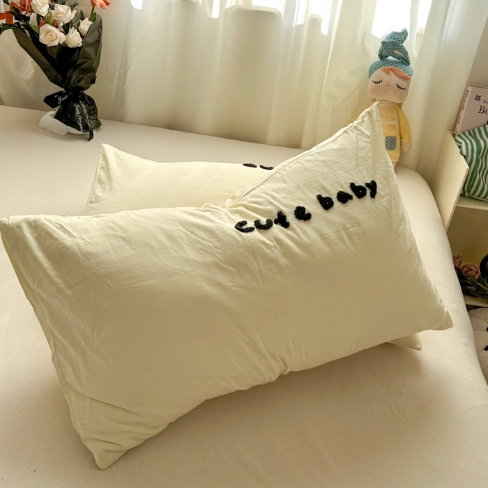 91家纺网 家纺一手货源 找家纺 百寐 2025年学生季宿舍枕套毛巾绣非纯棉枕芯保护防尘套48*74cm 奶黄字母