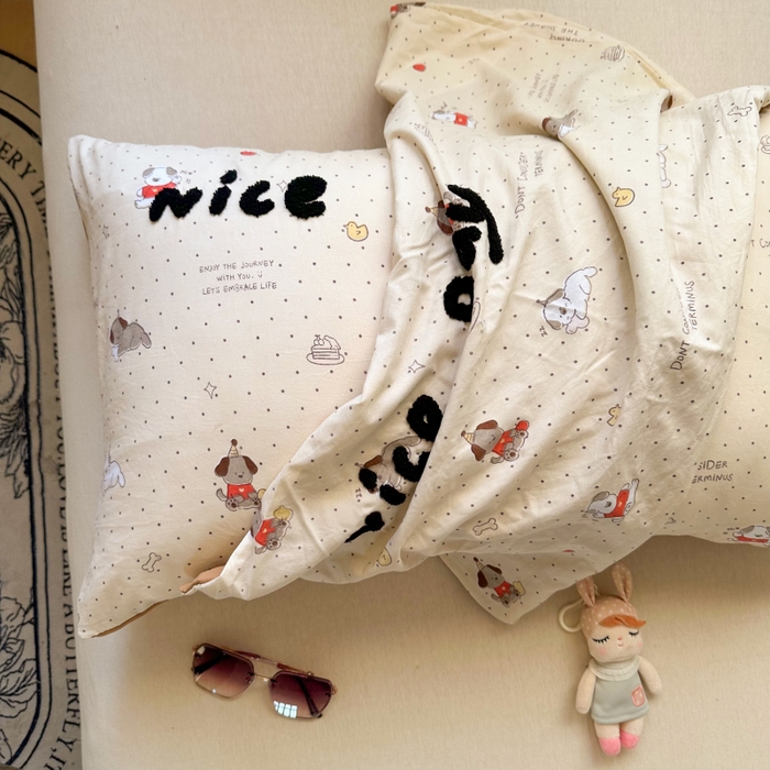 91家纺网 家纺一手货源 找家纺 百寐 2025年学生季宿舍枕套毛巾绣非纯棉枕芯保护防尘套48*74cm 派对狗狗