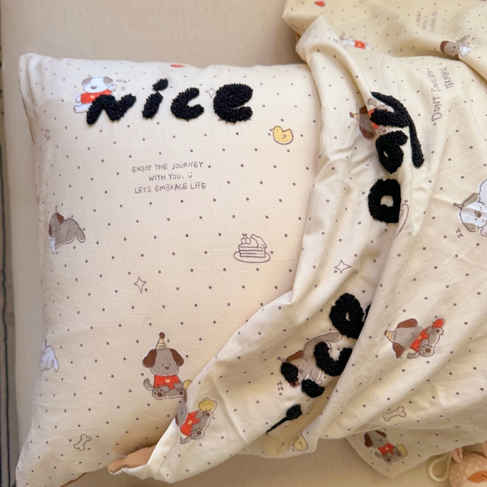 91家纺网 家纺一手货源 找家纺 百寐 2025年学生季宿舍枕套毛巾绣非纯棉枕芯保护防尘套48*74cm 派对狗狗