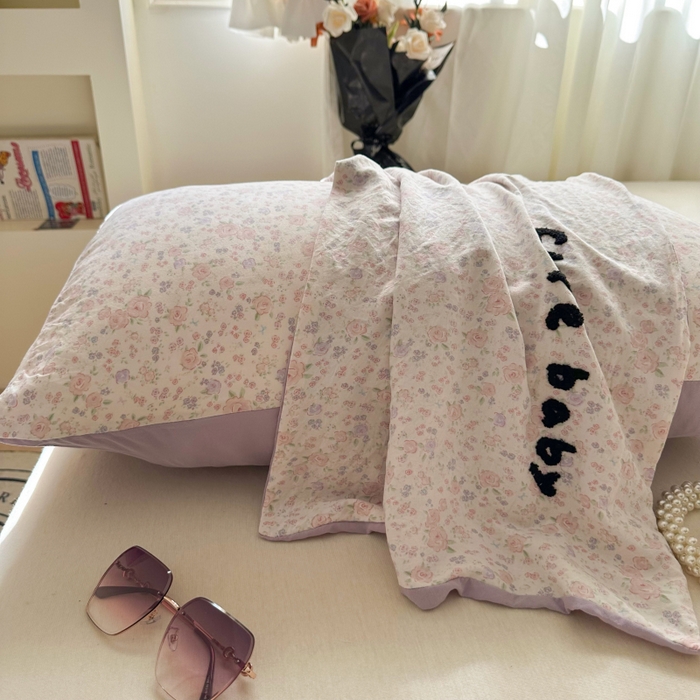 91家纺网 家纺一手货源 找家纺 百寐 2025年学生季宿舍枕套毛巾绣非纯棉枕芯保护防尘套48*74cm 碎花字母