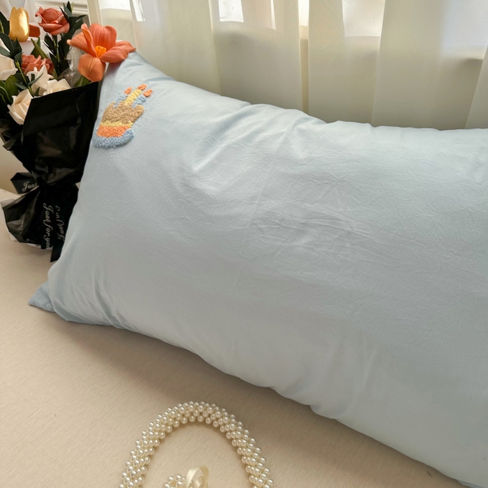 91家纺网 家纺一手货源 找家纺 百寐 2025年学生季宿舍枕套毛巾绣非纯棉枕芯保护防尘套48*74cm 天蓝蛋糕